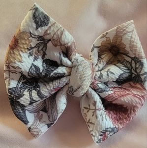 Bow clip in